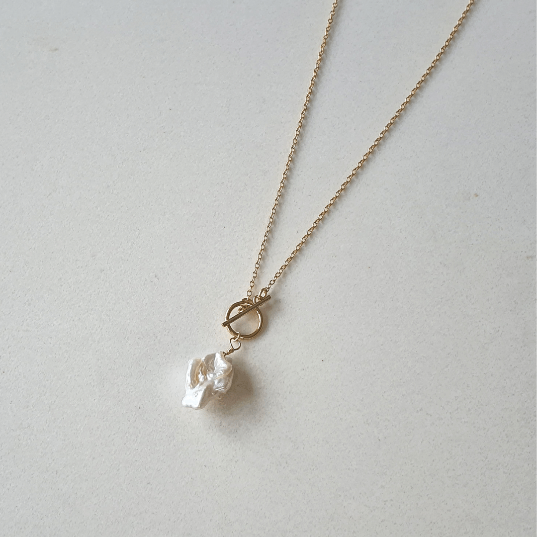 Validation Pearl Pendant Necklace